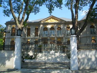 La casa de Gigi Becali ( o El Palacio, como la llaman aquí )